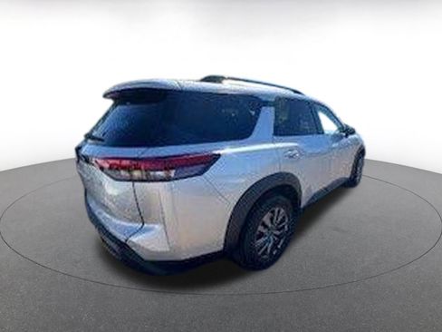 Used 2025 Nissan Pathfinder SV image 9