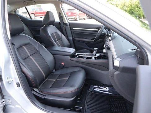 Used 2025 Nissan Altima 2.5 SR FWD image 24