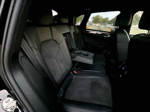 Used 2021 Porsche Macan image 40