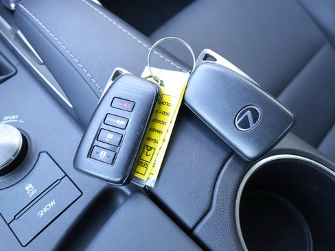 Used 2017 Lexus IS 200t image 29