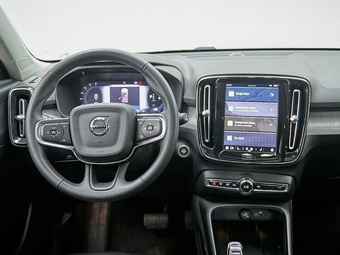 Certified 2023 Volvo XC40 B5 Plus image 24