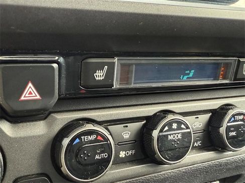 Used 2016 Toyota Tacoma TRD Sport image 22