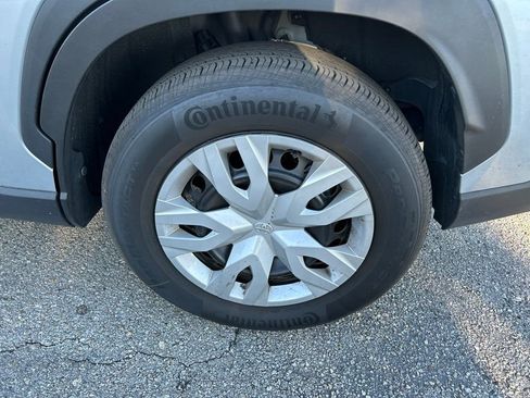 Used 2024 Toyota Corolla Cross L image 9