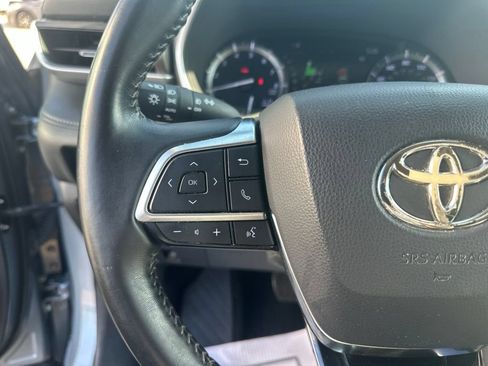 Used 2020 Toyota Highlander XLE FWD image 13