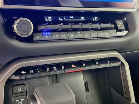 New 2026 Toyota Sequoia Platinum AWD/4WD image 19