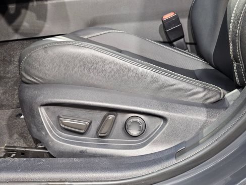 Used 2025 Toyota Camry SE FWD image 23