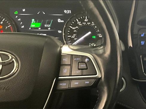 Used 2020 Toyota Highlander Limited image 12