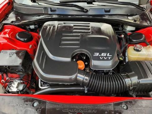 Used 2018 Dodge Charger SXT image 11