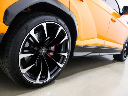 Used 2021 Lamborghini Urus AWD/4WD image 26