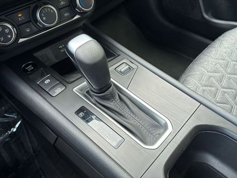 Used 2025 Nissan Kicks SV image 36