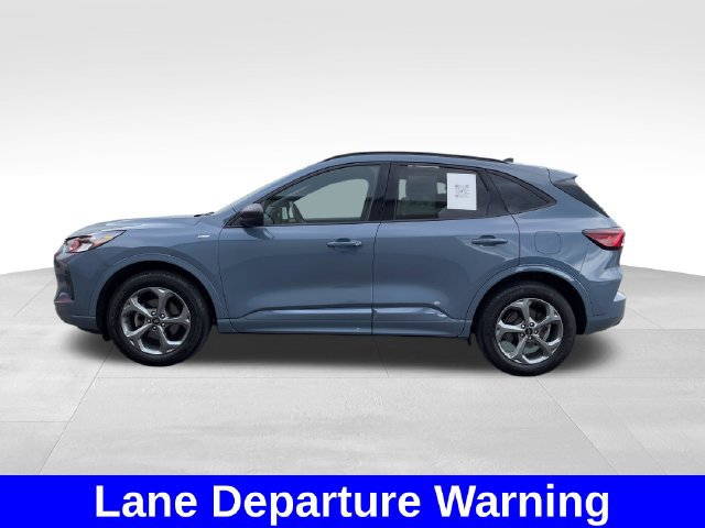 Used 2023 Ford Escape ST-Line w/ Tech Pack #1 AWD/4WD image 2