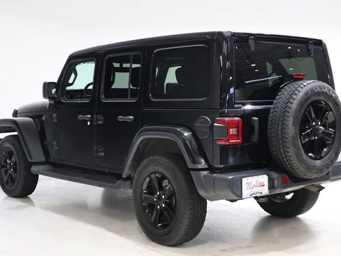 Used 2022 Jeep Wrangler Unlimited Sahara AWD/4WD image 4