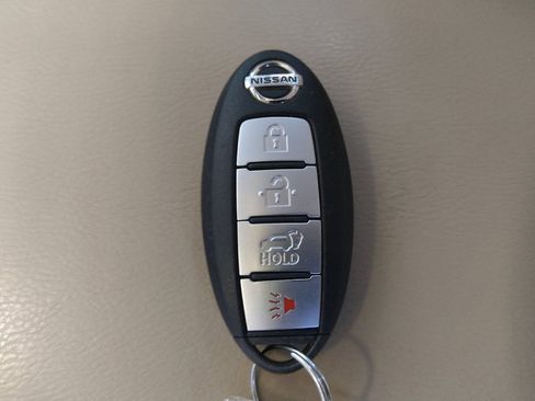 Used 2016 Nissan Rogue SL w/ SL Premium Package FWD image 32