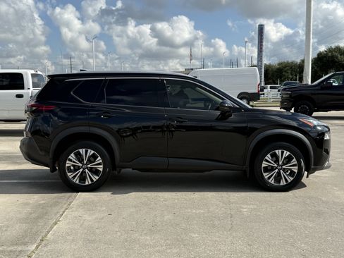 Used 2021 Nissan Rogue SV w/ Premium Package FWD image 3