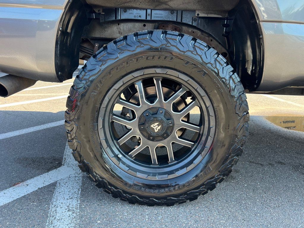 Used 2021 Nissan Titan SV w/ SV Convenience Package AWD/4WD image 11