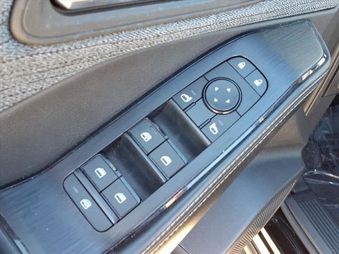 Used 2023 Nissan Rogue SV image 14