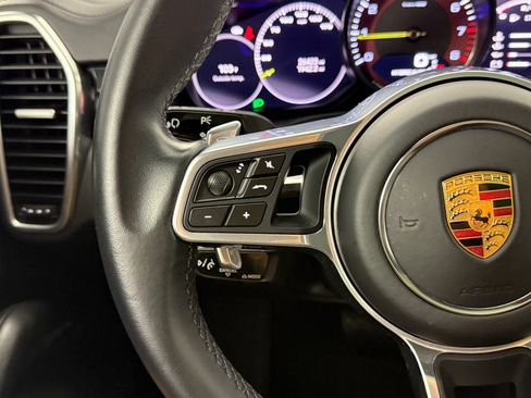 Certified 2023 Porsche Cayenne Platinum Edition image 20