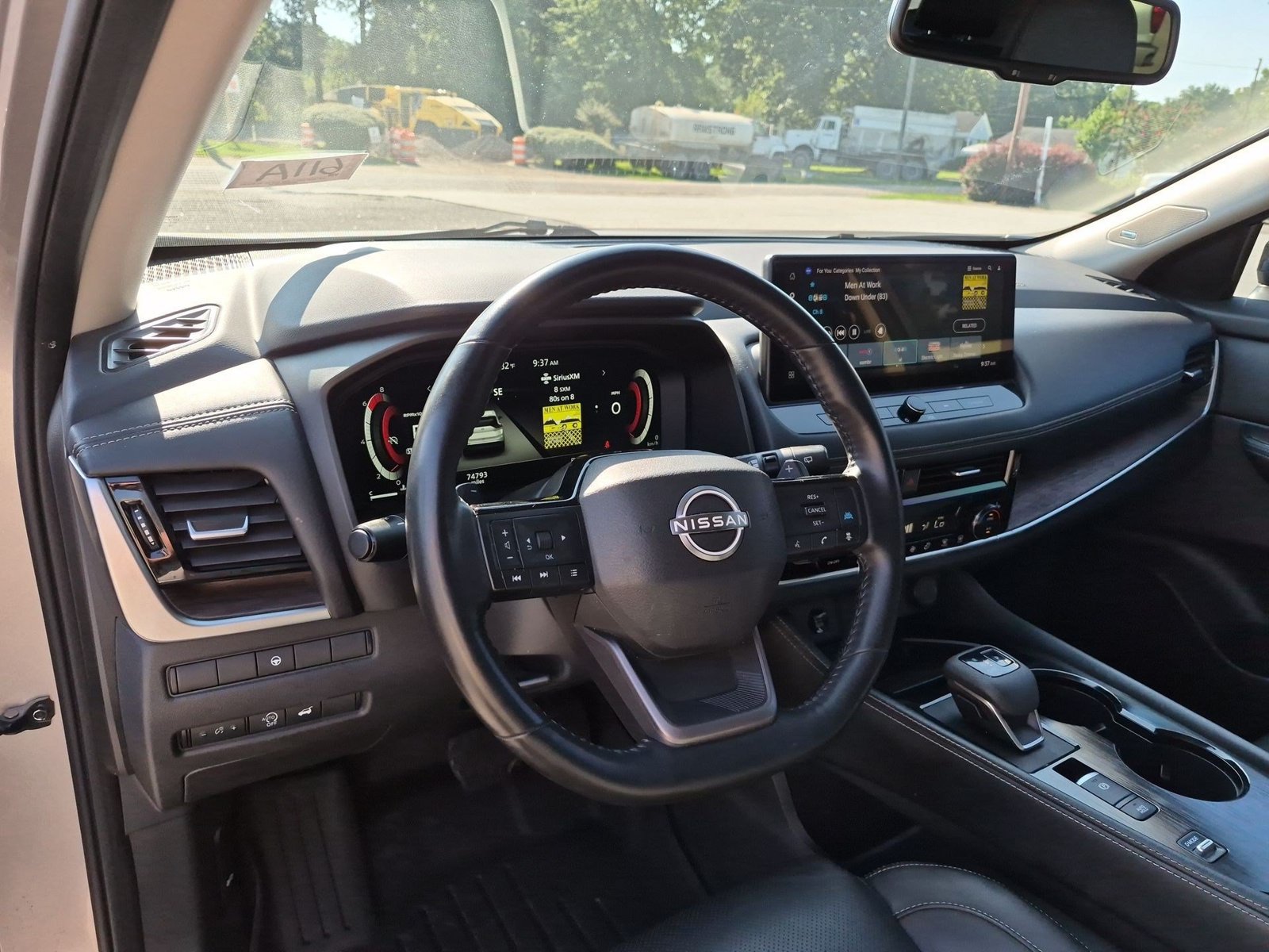 Used 2025 Nissan Rogue Platinum FWD image 10