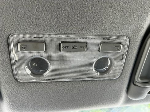Used 2012 Toyota Yaris L FWD image 19