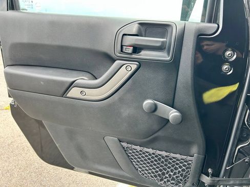 Used 2018 Jeep Wrangler Unlimited Sport w/ Connectivity Group AWD/4WD image 17