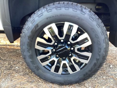 New 2025 GMC Sierra 2500 Denali Ultimate image 15