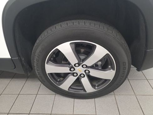 Used 2023 Chevrolet Traverse LT w/ LT Premium Package image 7