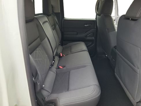 Used 2025 Nissan Frontier SV image 19