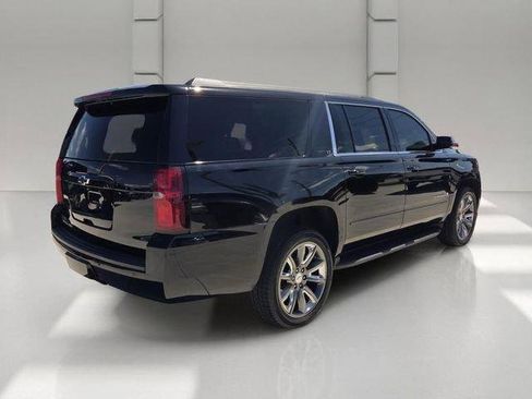Certified 2018 Chevrolet Suburban LT w/ Luxury Package AWD/4WD image 5
