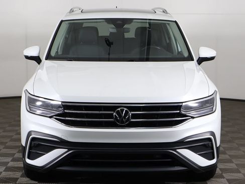Used 2023 Volkswagen Tiguan SE w/ Panoramic Sunroof Package AWD/4WD image 12