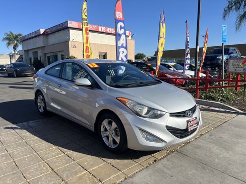 Used 2013 Hyundai Elantra image 2