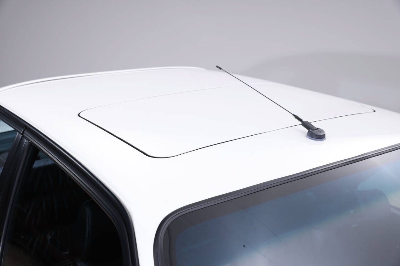 Used 1988 BMW M3 Coupe RWD image 36