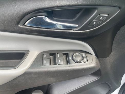 Used 2018 Chevrolet Equinox LS FWD image 7