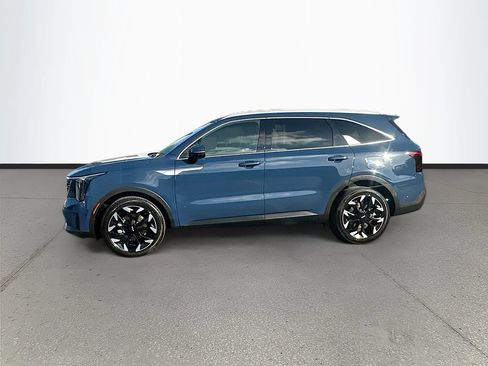 Certified 2025 Kia Sorento EX w/ Panoramic Sunroof Package FWD image 4