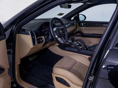 Certified 2023 Porsche Cayenne S AWD/4WD image 4
