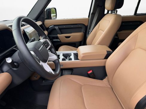 Used 2025 Land Rover Defender 110 S image 9