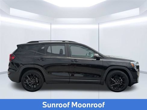 Used 2023 GMC Terrain SLE w/ Driver Convenience Package FWD image 8