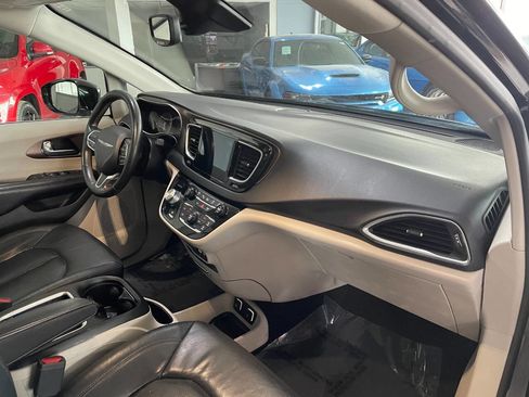 Used 2019 Chrysler Pacifica Touring-L Plus w/ Advanced Safetytec Group image 34