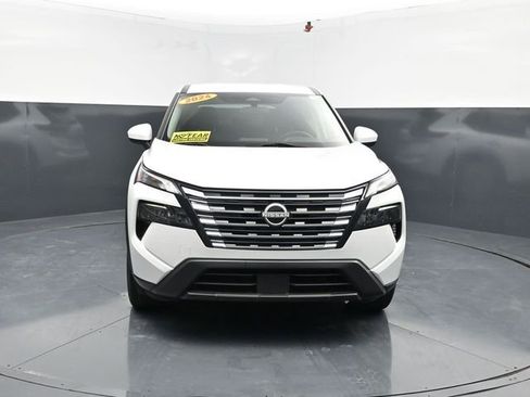 Used 2024 Nissan Rogue SV FWD image 2