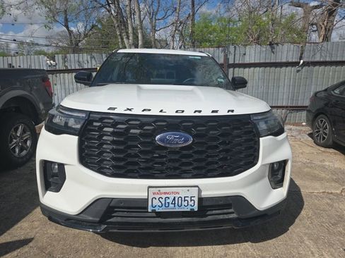Used 2025 Ford Explorer ST-Line w/ ST-Line Street Pack image 7