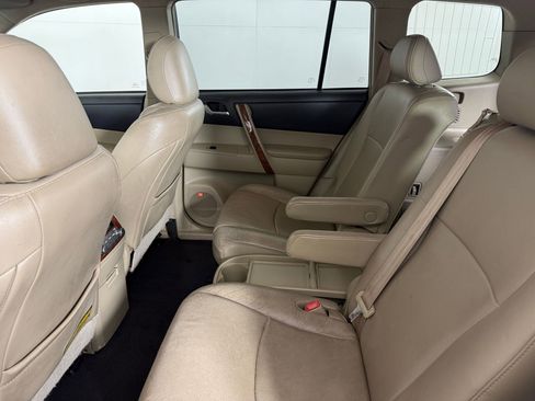 Used 2013 Toyota Highlander Limited image 25