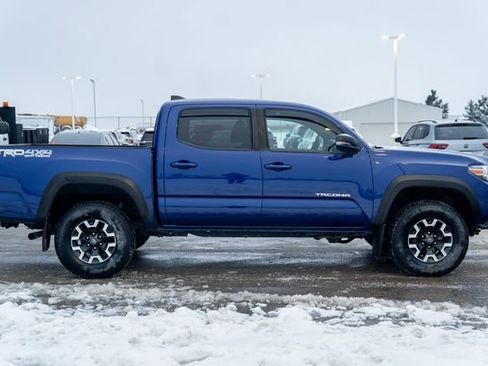 Used 2022 Toyota Tacoma TRD Off-Road image 8