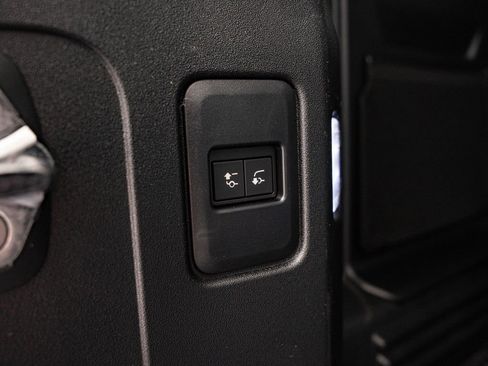 New 2026 Land Rover Defender 110 X-Dynamic SE AWD/4WD image 25