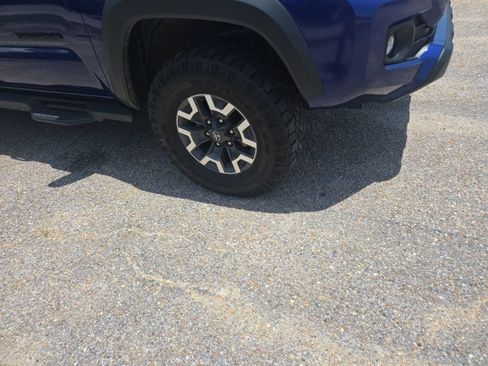 Used 2023 Toyota Tacoma TRD Off-Road w/ TRD Premium Off Road Package AWD/4WD image 16