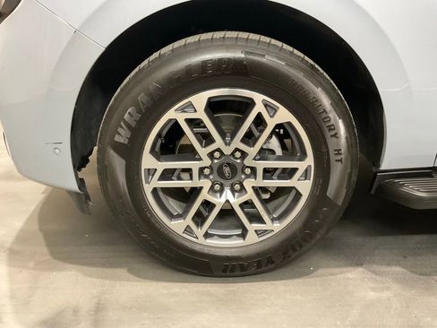 Used 2025 Ford Expedition Active RWD image 6