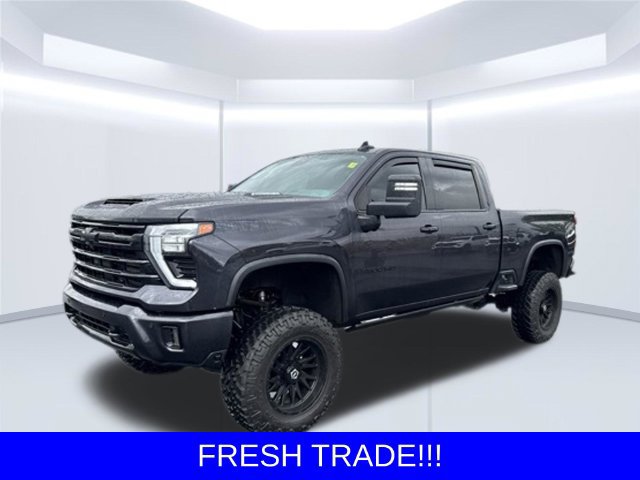 Used 2024 Chevrolet Silverado 3500 LTZ w/ LTZ Convenience Package AWD/4WD image 3