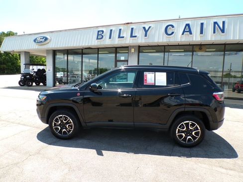 Used 2024 Jeep Compass Trailhawk AWD/4WD image 4