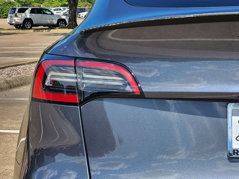 Used 2023 Tesla Model Y Performance AWD/4WD image 15