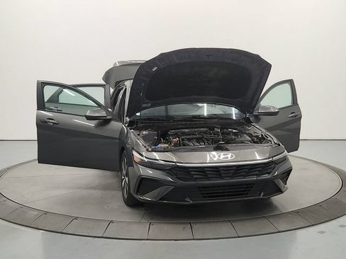 Used 2024 Hyundai Elantra SEL FWD image 11
