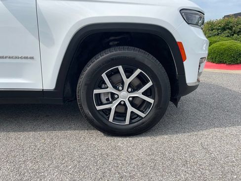 Used 2024 Jeep Grand Cherokee L Limited AWD/4WD image 32