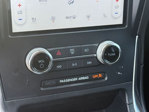 Used 2024 Ford Edge Titanium AWD/4WD image 19